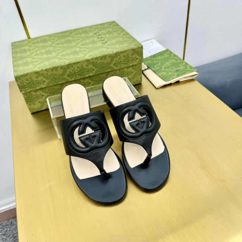 G*u*i slippers